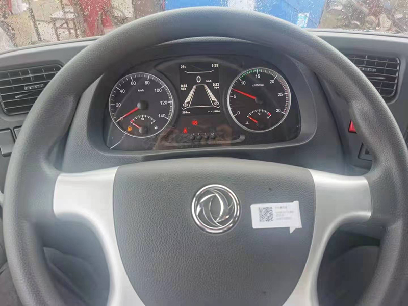 國(guó)六東風(fēng)D7V牌前四后八平板運(yùn)輸車(chē)